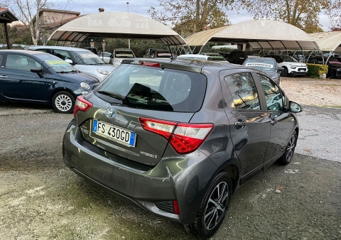 yaris 15ibrida automatica active